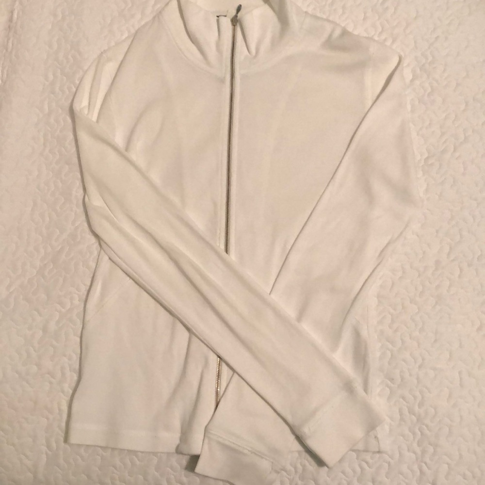 Whiter zip up knit top